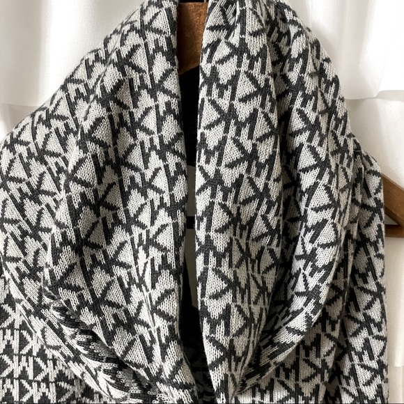 MICHAEL Michael Kors Scarf - Picture 2 of 4